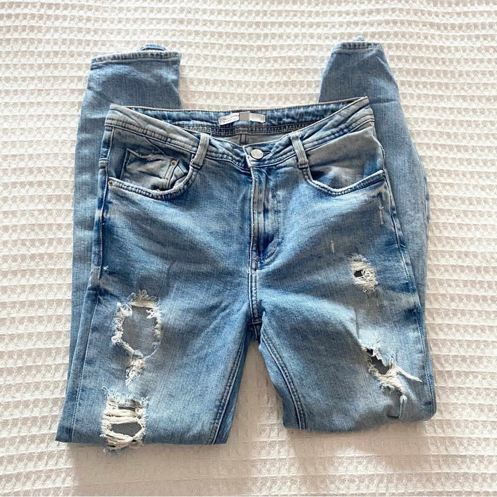 Zara light wash distressed skinny jeans size 2